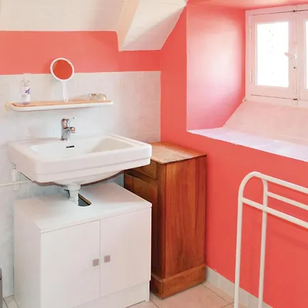 2 Bedroom Cozy In Beaulieu