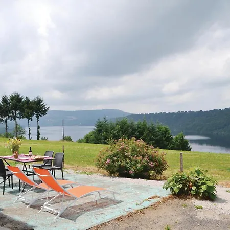2 Bedroom Cozy Home In Beaulieu Dom wakacyjny *