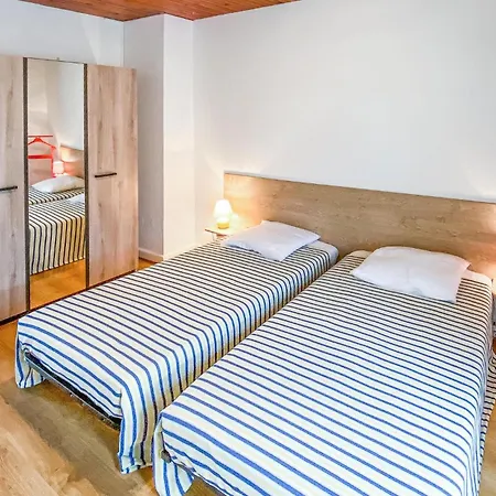 2 Bedroom Cozy Home In Beaulieu Dom wakacyjny *