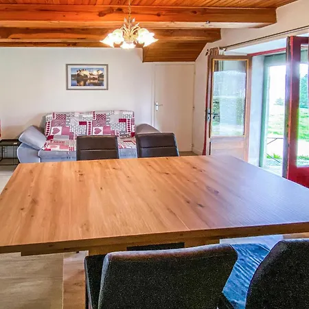 Dom wakacyjny 2 Bedroom Cozy Home In Beaulieu Beaulieu (Cantal)