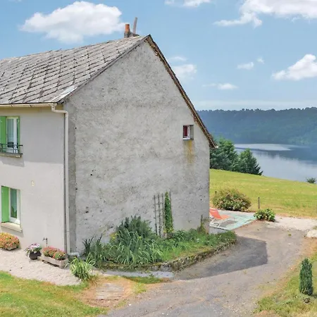 2 Bedroom Cozy In * Beaulieu (Cantal)