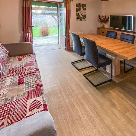 Semesterbostad 2 Bedroom Cozy In Beaulieu (Cantal)